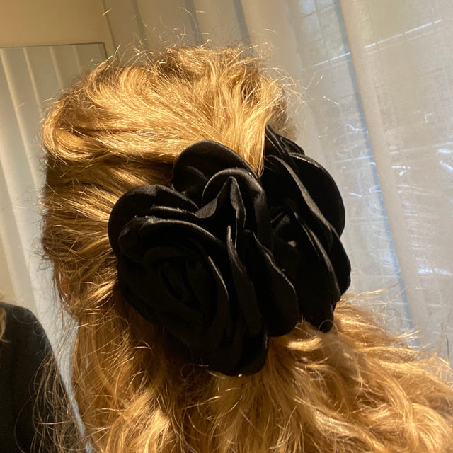 Stor Satin Rose Hårklemme Wine