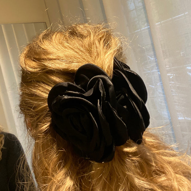 Køb hårpynt hos Adelie. Dametøj på nørrebro og onlline til hele Danmark