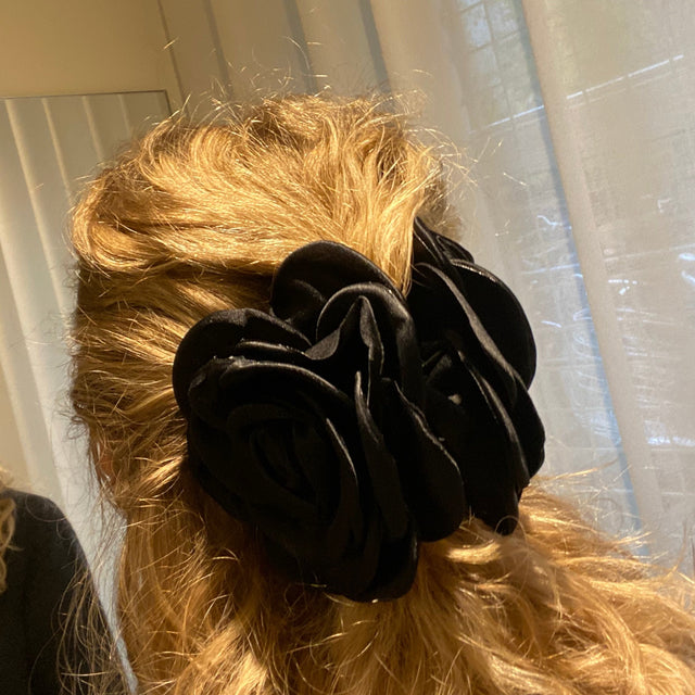 Stor Satin Rose Hårklemme Rød