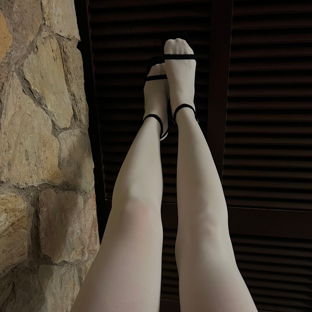 Mrs. Hosiery Mrs. Velvet Matt 50 Tights off white - Sokker i Navy (Dark Blue) Køb sokker hos Adelie. Dametøj på nørrebro og onlline til hele Danmark