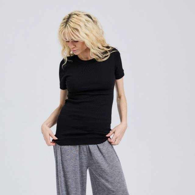 Seamless Basic Classic Short Sleeve Sort - T-Shirts i Sort (Black) Køb t-shirts hos Adelie. Dametøj på nørrebro og onlline til hele Danmark