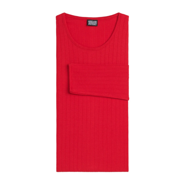 Nørgaard på Strøget 101 Solid Colour Rød (Ekstra længde) - T-Shirts i Rød (Red) Køb t-shirts hos Adelie. Dametøj på nørrebro og onlline til hele Danmark