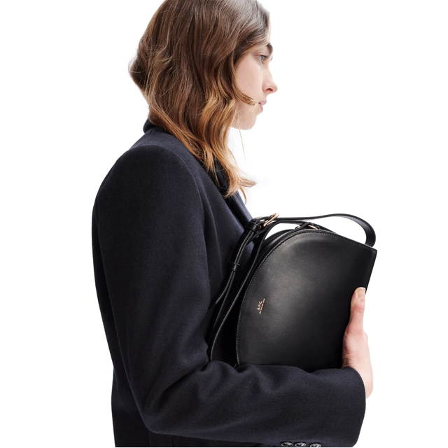 A.P.C.s Demi-Lune LZZ Noir Bag - tasker i Sort (Noir) Køb tasker hos Adelie. Dametøj på nørrebro og onlline til hele Danmark