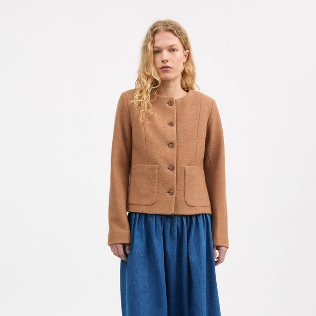Mona Jakke Camel