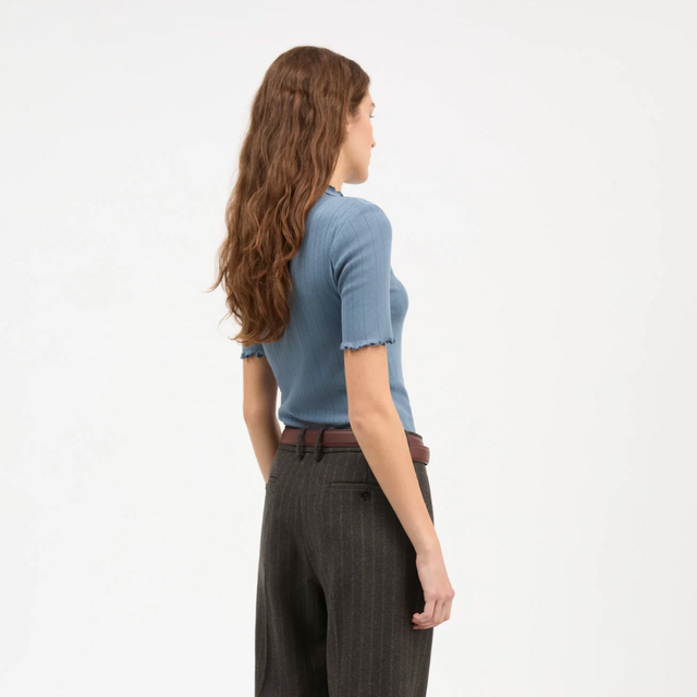 Edie t-neck tee faded blue